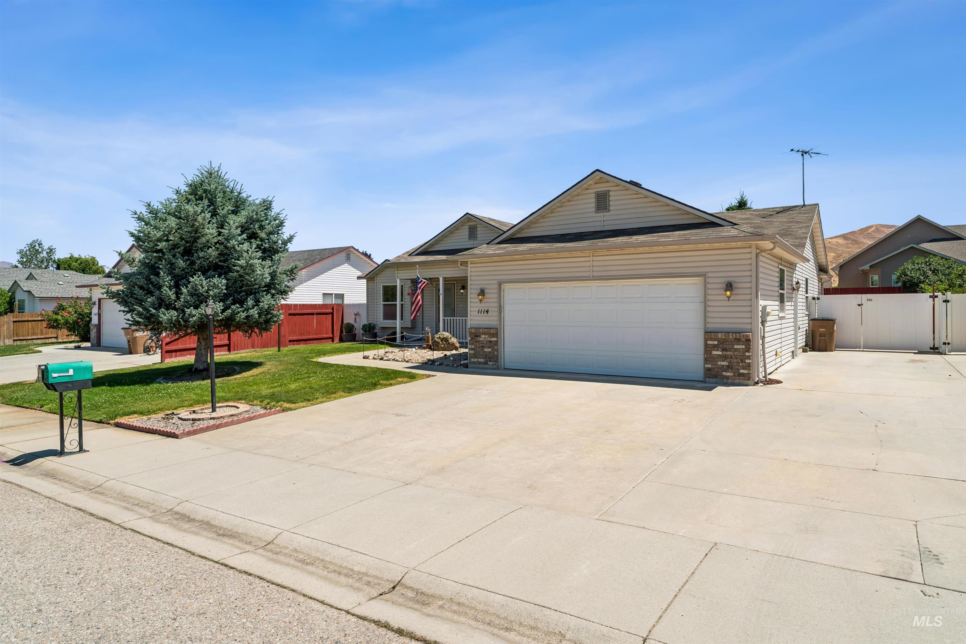 1114 Feltham Peak Way, Emmett, Idaho 83617, 3 Bedrooms, 2 Bathrooms, Residential For Sale, Price $419,900,MLS 98991551