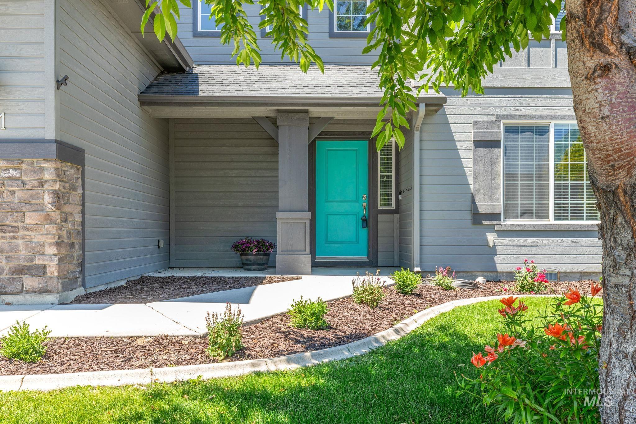 2001 N Van Dyke Ave, Kuna, Idaho 83634-5362, 5 Bedrooms, 2.5 Bathrooms, Residential For Sale, Price $535,000,MLS 98991552