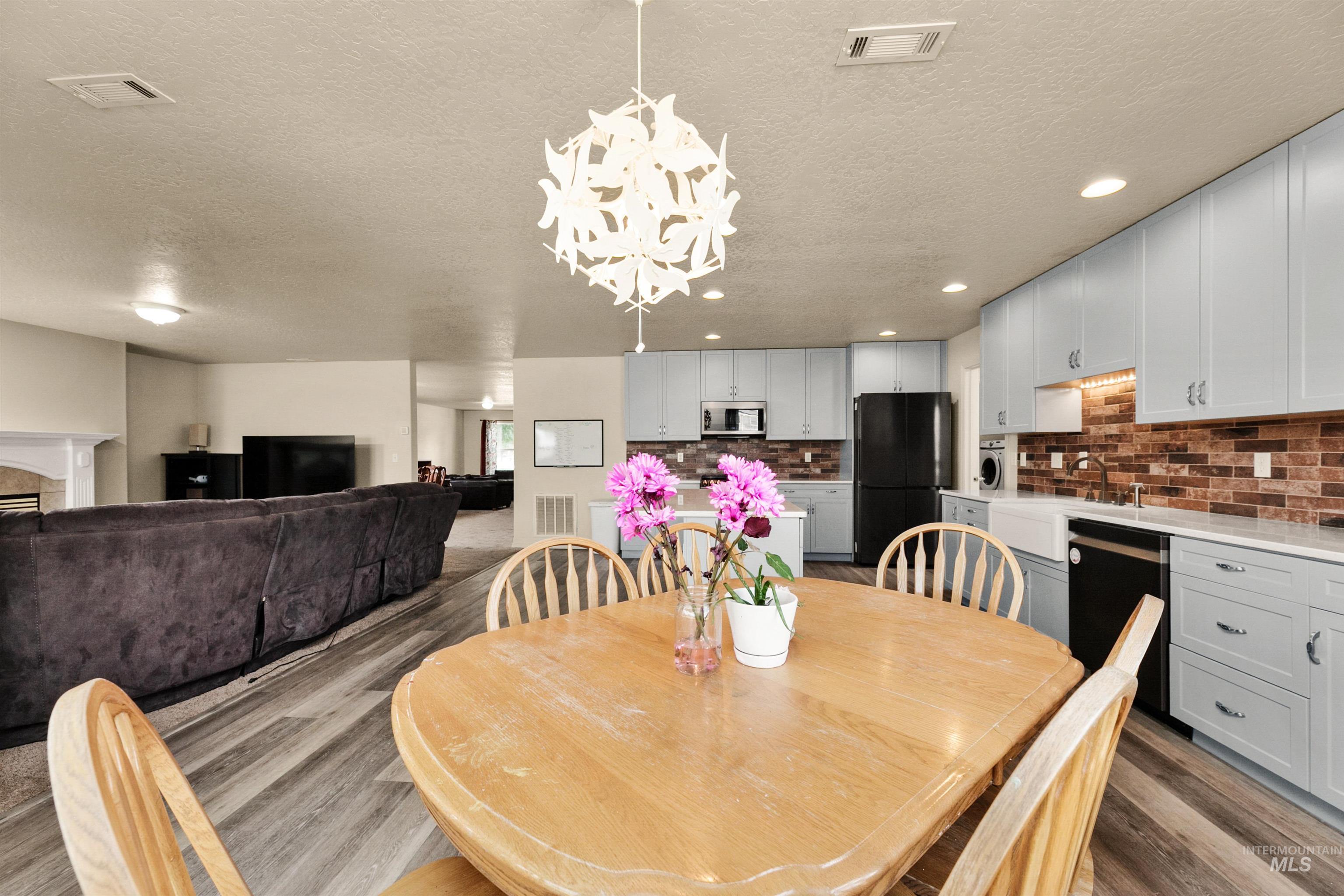6999 S Acacia, Boise, Idaho 83709, 4 Bedrooms, 2.5 Bathrooms, Residential For Sale, Price $539,900,MLS 98991558