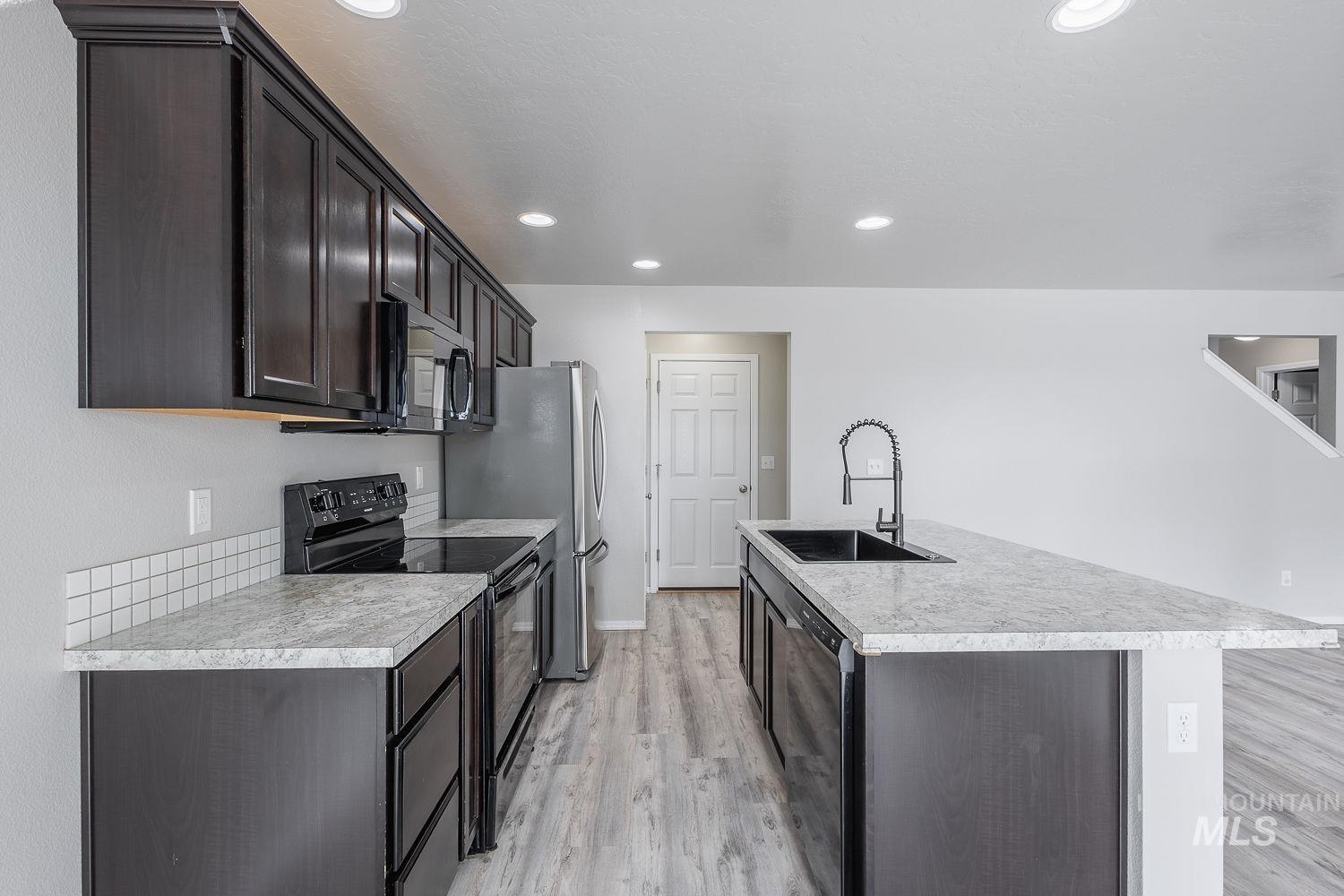 13567 Palm Beach Dr, Caldwell, Idaho 83607, 3 Bedrooms, 2.5 Bathrooms, Residential For Sale, Price $349,900, 98991560