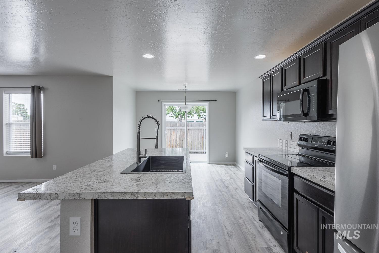13567 Palm Beach Dr, Caldwell, Idaho 83607, 3 Bedrooms, 2.5 Bathrooms, Residential For Sale, Price $349,900, 98991560
