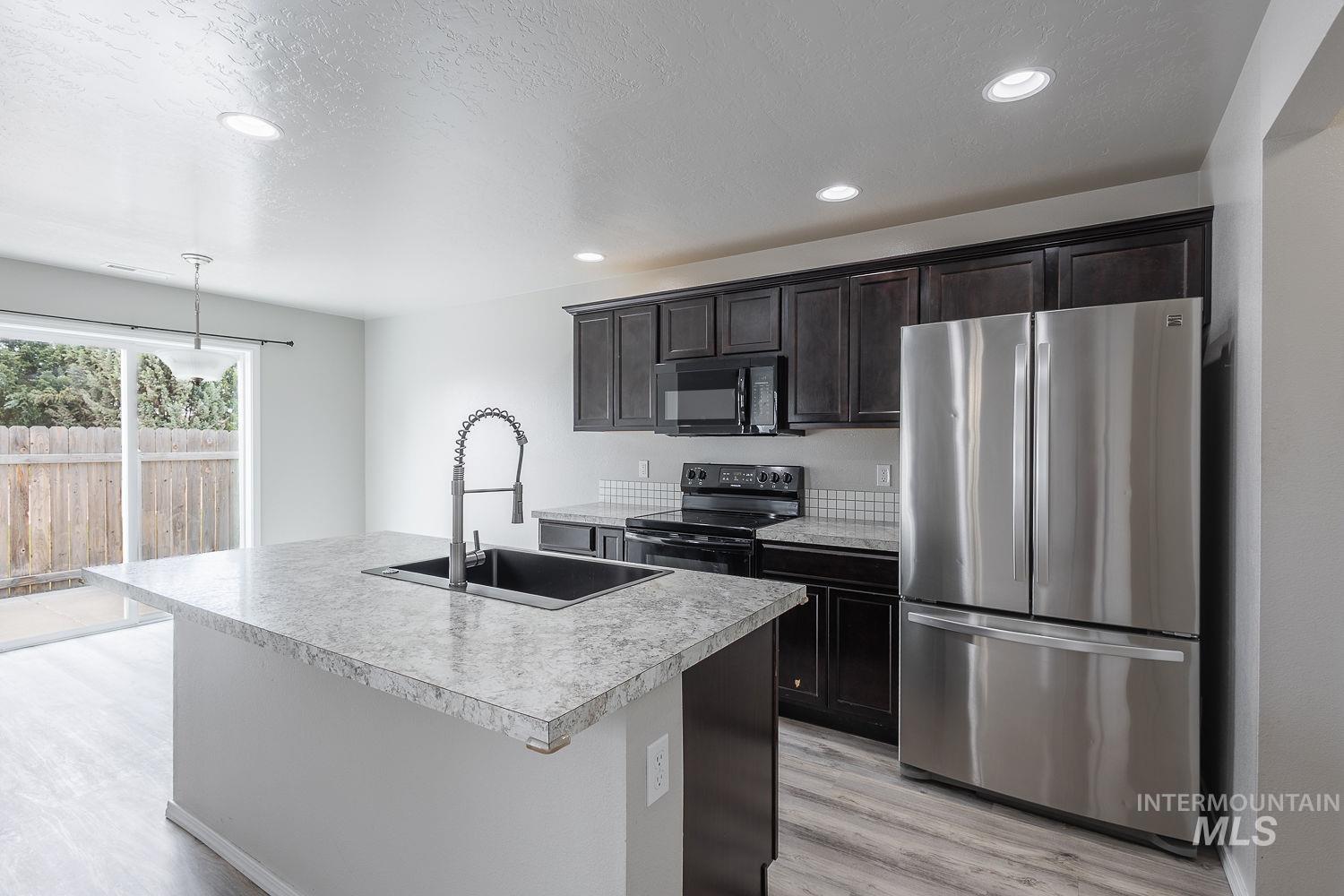 13567 Palm Beach Dr, Caldwell, Idaho 83607, 3 Bedrooms, 2.5 Bathrooms, Residential For Sale, Price $349,900, 98991560