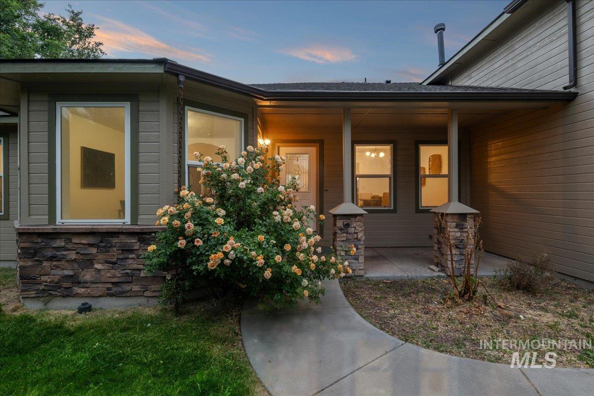 1231 N 14th East, Mountain Home, Idaho 83647, 3 Bedrooms, 2.5 Bathrooms, Residential For Sale, Price $429,900,MLS 98991562
