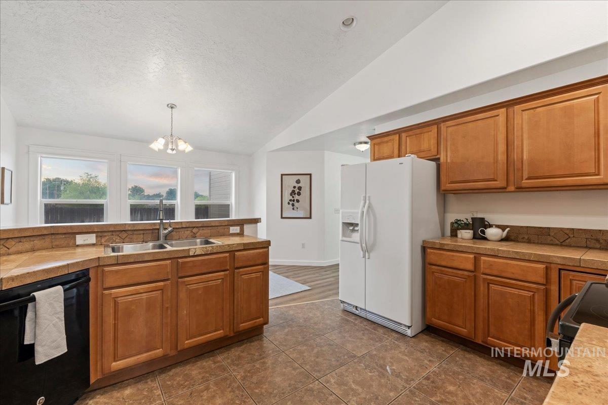 1231 N 14th East, Mountain Home, Idaho 83647, 3 Bedrooms, 2.5 Bathrooms, Residential For Sale, Price $429,900,MLS 98991562