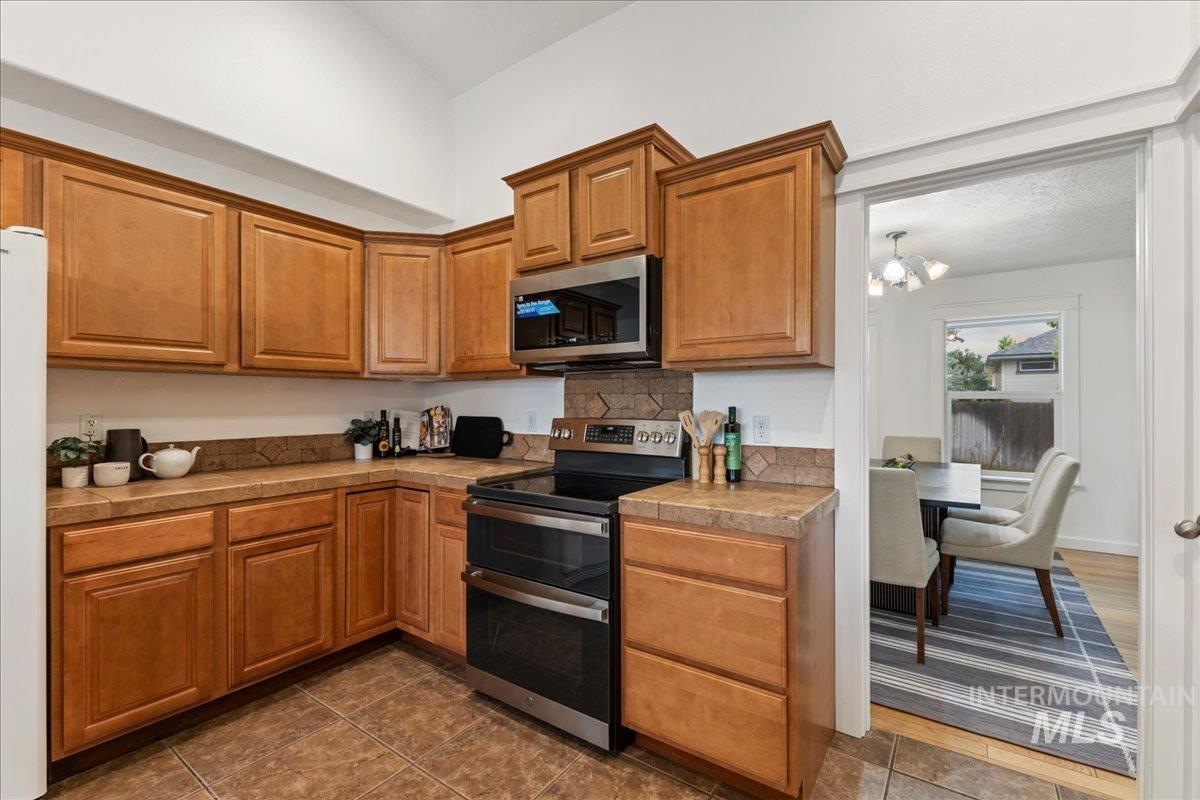1231 N 14th East, Mountain Home, Idaho 83647, 3 Bedrooms, 2.5 Bathrooms, Residential For Sale, Price $429,900,MLS 98991562