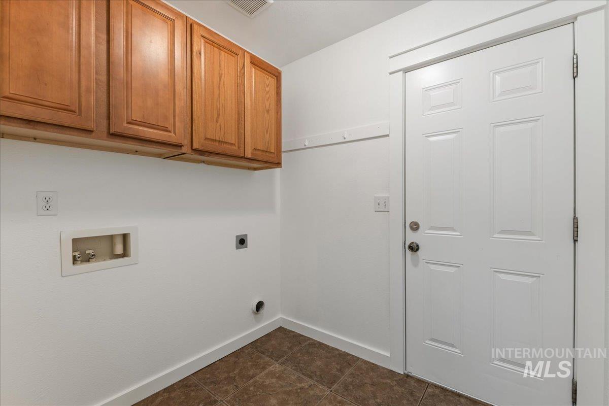 1231 N 14th East, Mountain Home, Idaho 83647, 3 Bedrooms, 2.5 Bathrooms, Residential For Sale, Price $429,900,MLS 98991562