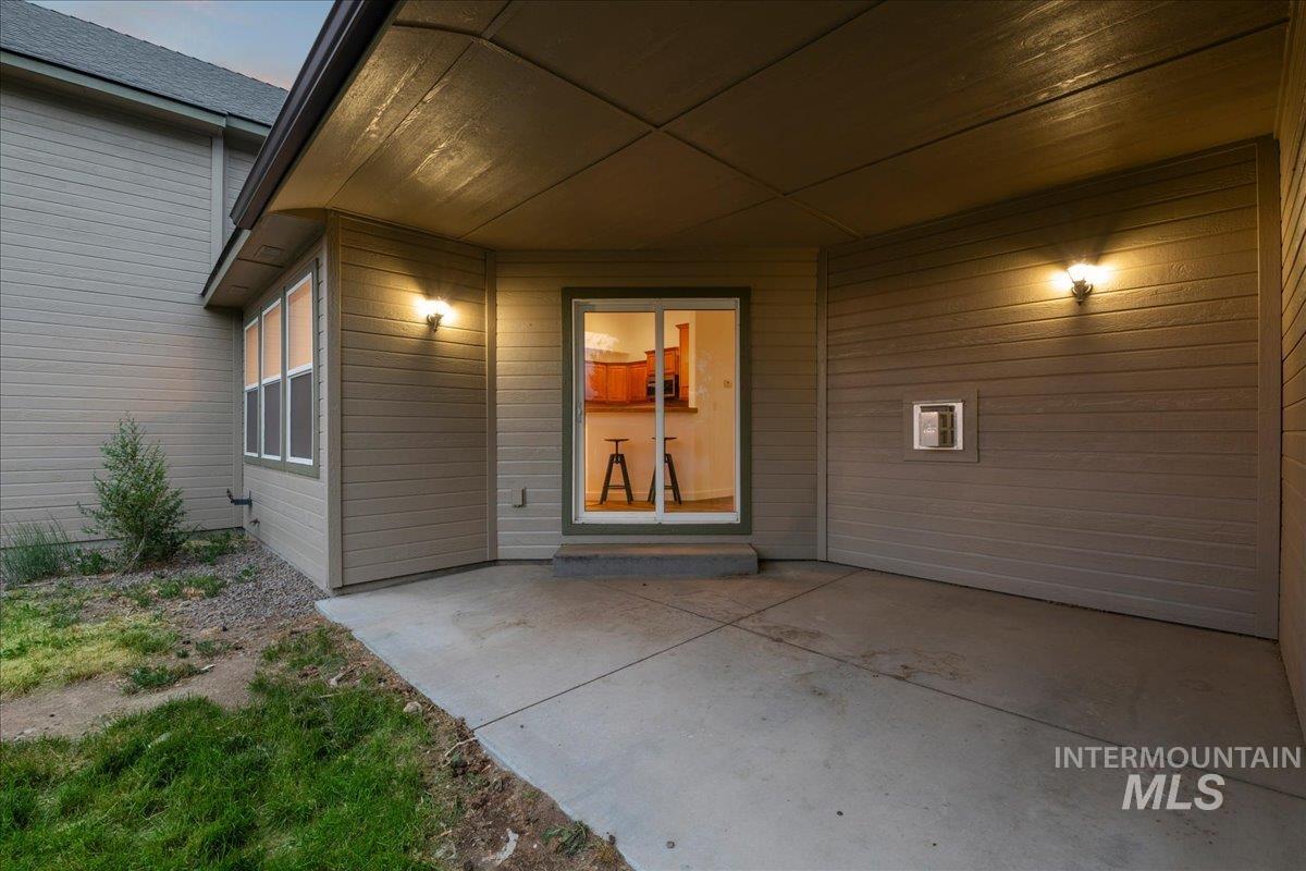 1231 N 14th East, Mountain Home, Idaho 83647, 3 Bedrooms, 2.5 Bathrooms, Residential For Sale, Price $429,900,MLS 98991562