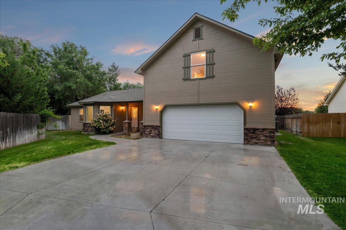 1231 N 14th East, Mountain Home, Idaho 83647, 3 Bedrooms, 2.5 Bathrooms, Residential For Sale, Price $429,900,MLS 98991562