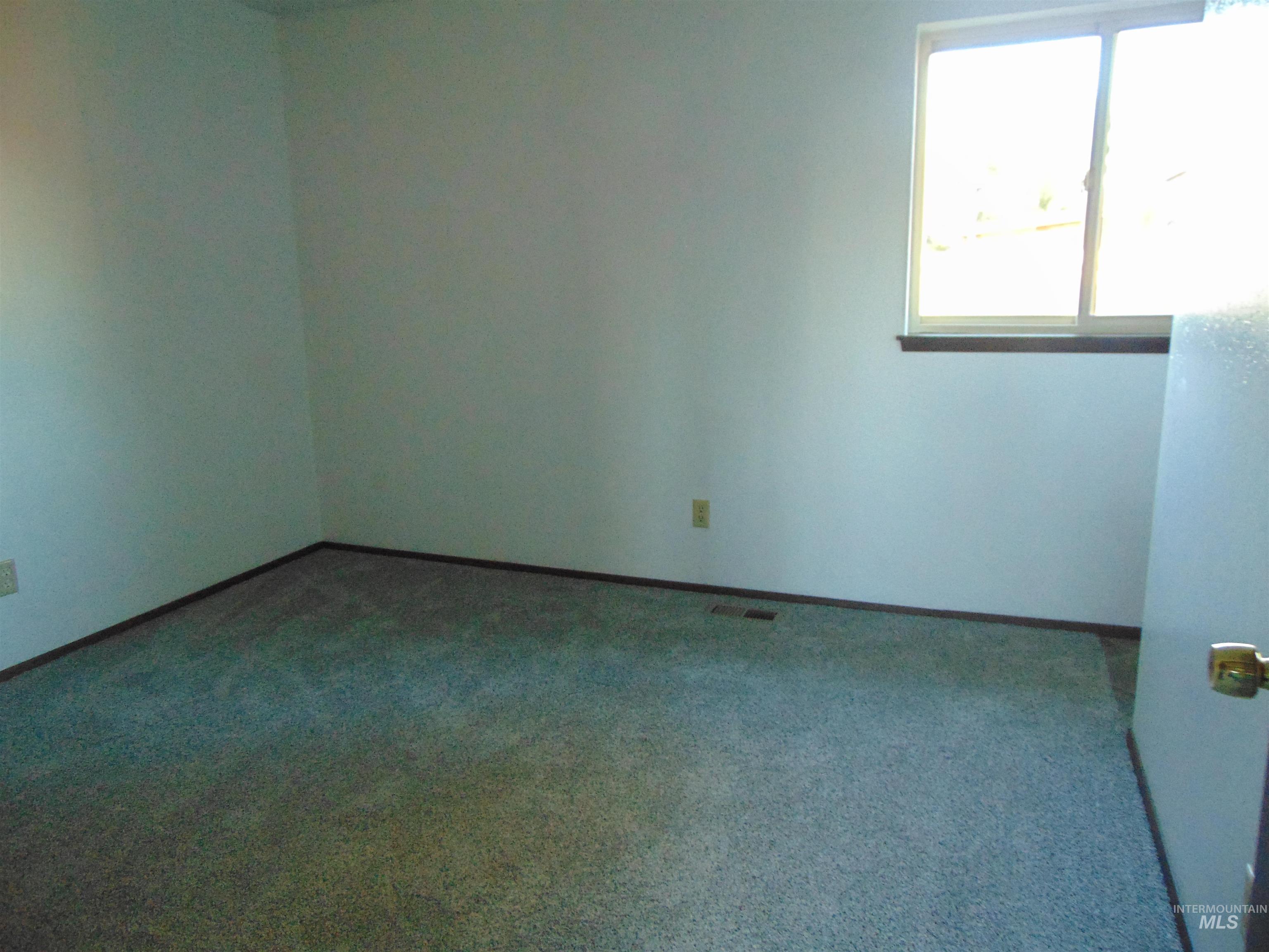 1113 SW 14th Ave., Ontario, Oregon 97914, 4 Bedrooms, 1.5 Bathrooms, Residential For Sale, Price $309,900,MLS 98991564