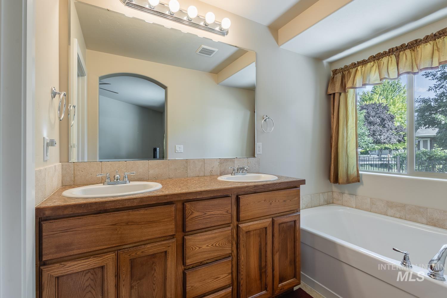 1186 E Observation St, Meridian, Idaho 83642, 3 Bedrooms, 2 Bathrooms, Residential For Sale, Price $475,000,MLS 98991566