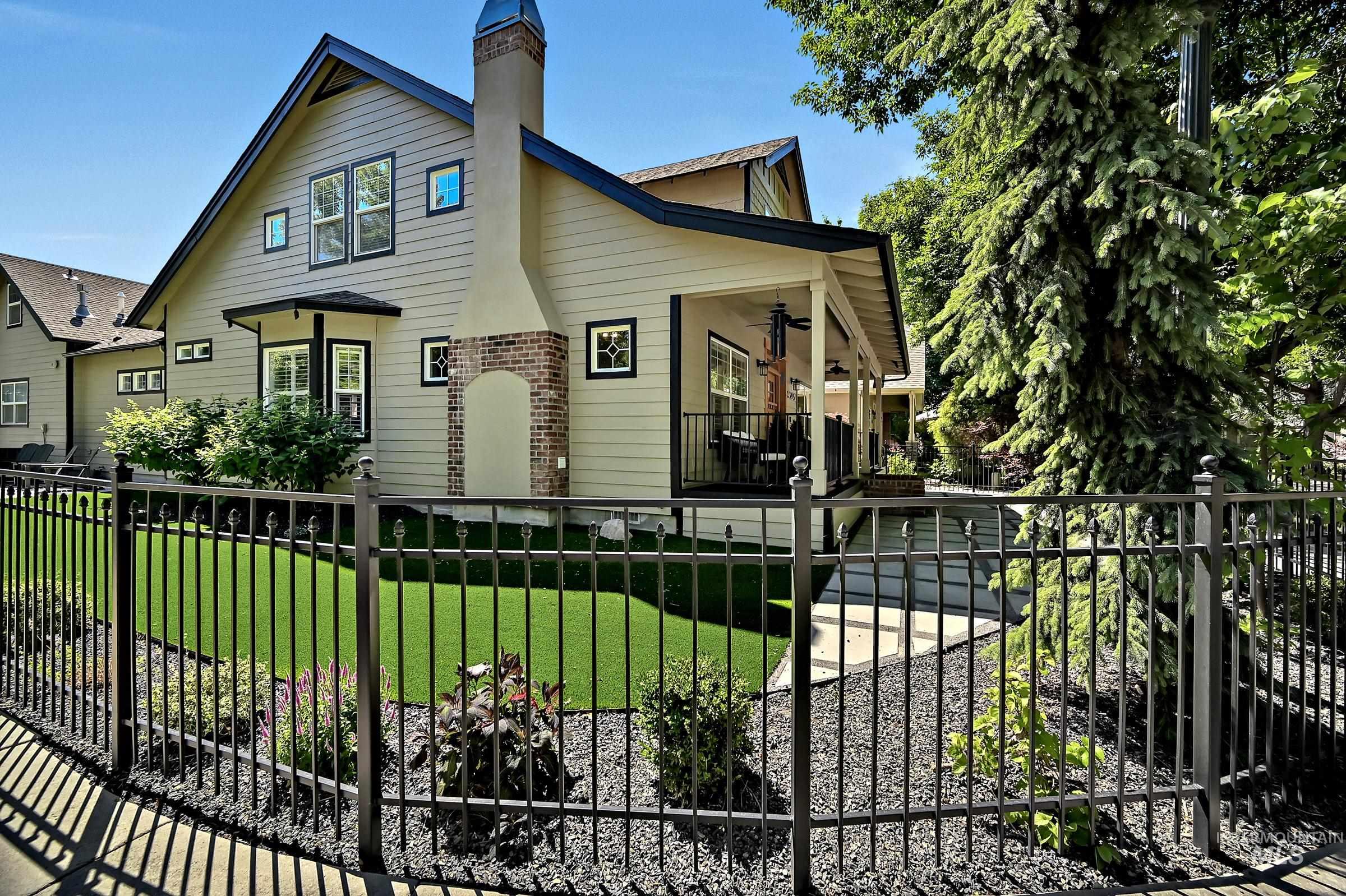 2395 E Gloucester Pl, Boise, Idaho 83706, 3 Bedrooms, 4.5 Bathrooms, Residential For Sale, Price $875,000,MLS 98991567