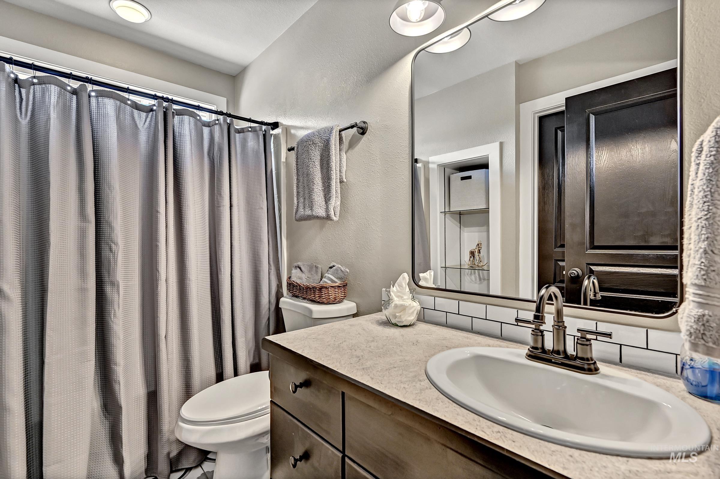 2395 E Gloucester Pl, Boise, Idaho 83706, 3 Bedrooms, 4.5 Bathrooms, Residential For Sale, Price $875,000,MLS 98991567