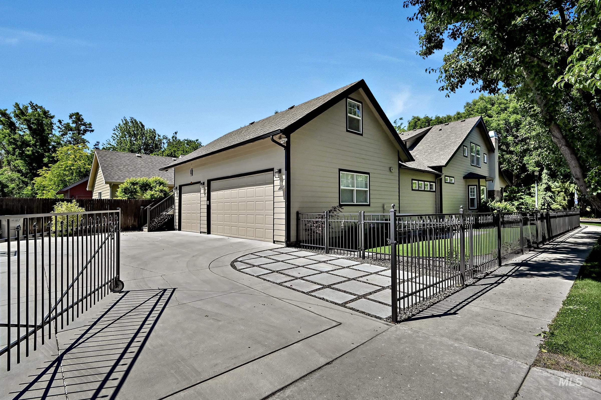2395 E Gloucester Pl, Boise, Idaho 83706, 3 Bedrooms, 4.5 Bathrooms, Residential For Sale, Price $875,000,MLS 98991567