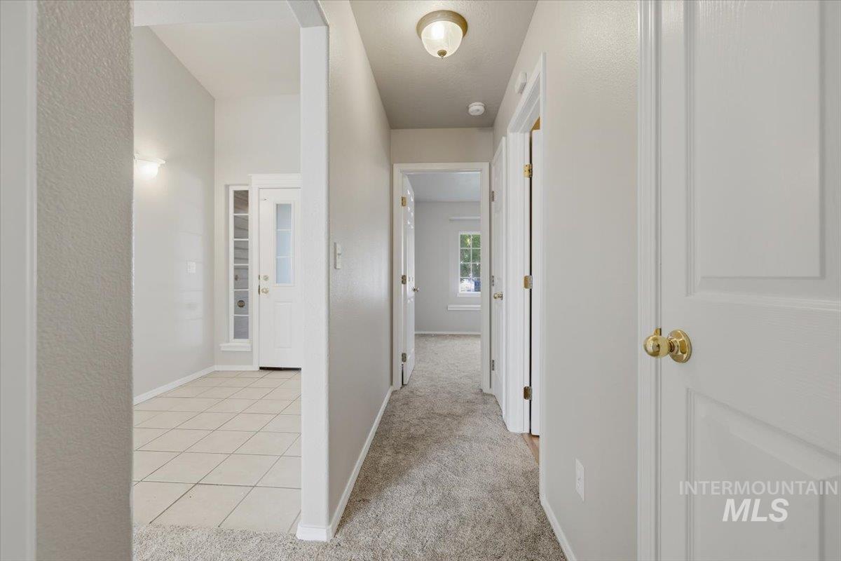 831 W Oakmont Ave, Nampa, Idaho 83686, 3 Bedrooms, 2 Bathrooms, Residential For Sale, Price $380,000,MLS 98991571