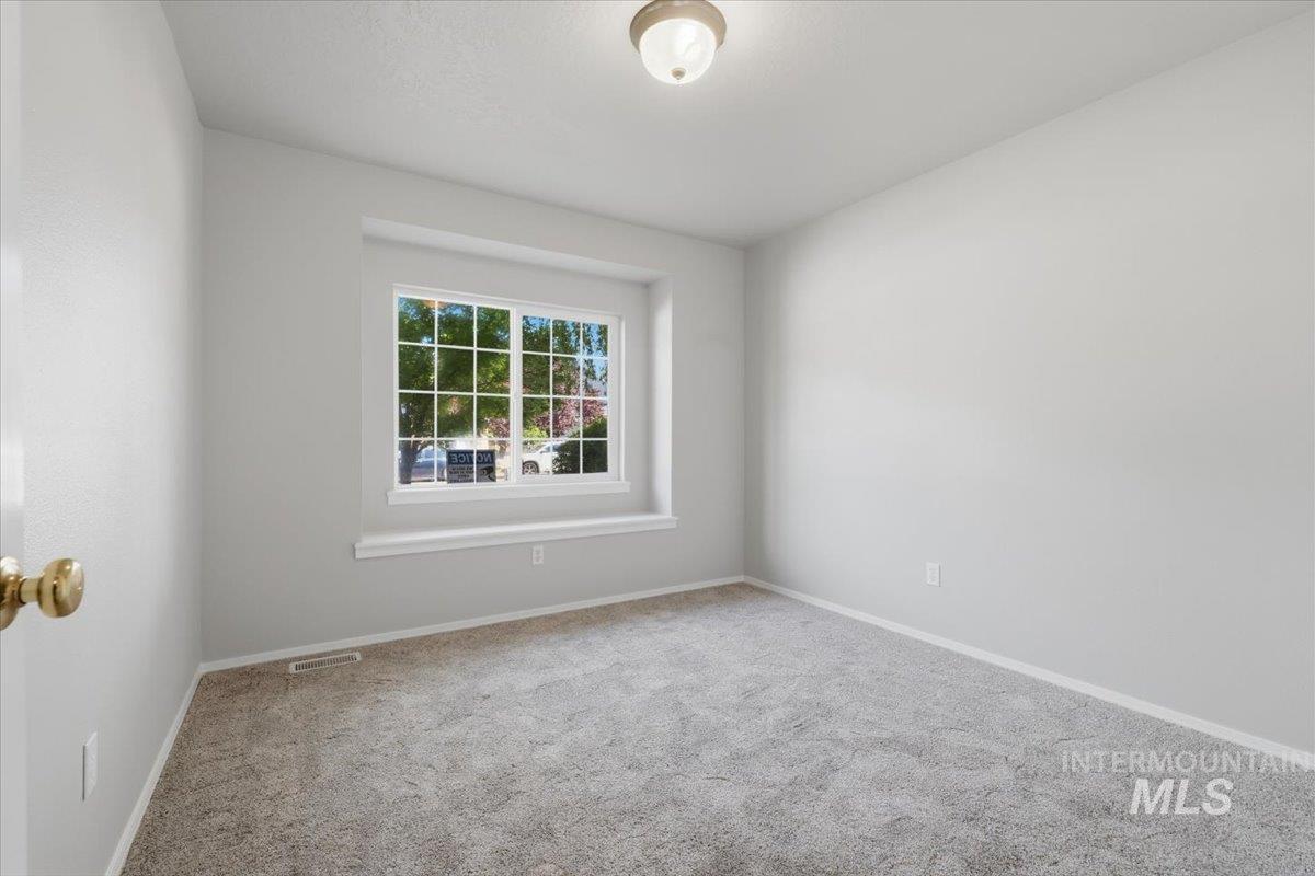 831 W Oakmont Ave, Nampa, Idaho 83686, 3 Bedrooms, 2 Bathrooms, Residential For Sale, Price $380,000,MLS 98991571