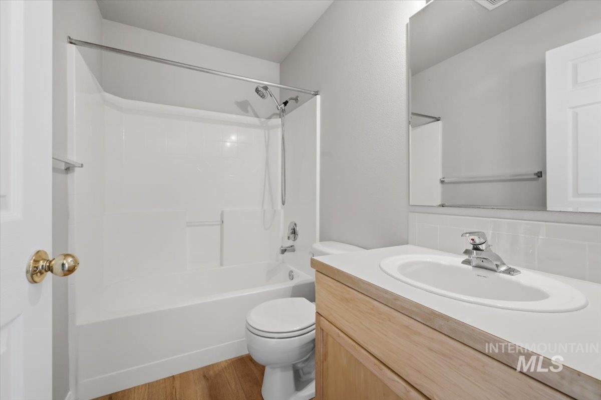 831 W Oakmont Ave, Nampa, Idaho 83686, 3 Bedrooms, 2 Bathrooms, Residential For Sale, Price $380,000,MLS 98991571