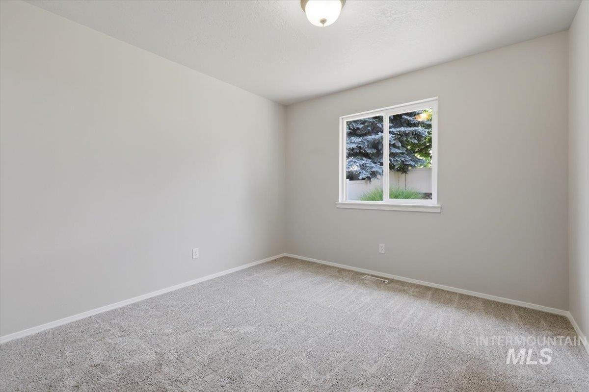 831 W Oakmont Ave, Nampa, Idaho 83686, 3 Bedrooms, 2 Bathrooms, Residential For Sale, Price $380,000,MLS 98991571