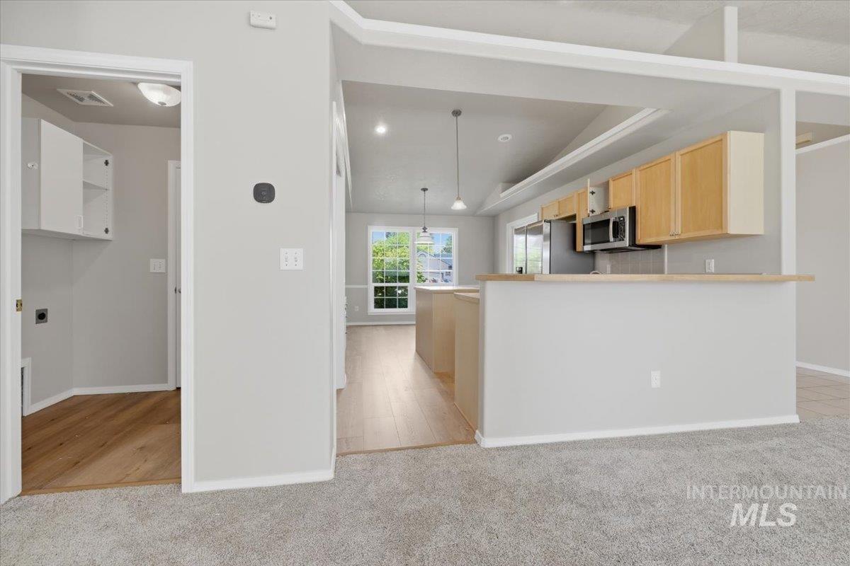 831 W Oakmont Ave, Nampa, Idaho 83686, 3 Bedrooms, 2 Bathrooms, Residential For Sale, Price $380,000,MLS 98991571