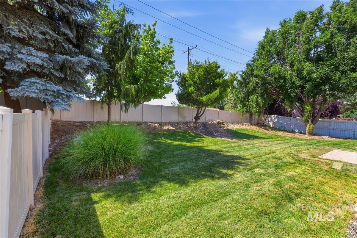 831 W Oakmont Ave, Nampa, Idaho 83686, 3 Bedrooms, 2 Bathrooms, Residential For Sale, Price $380,000,MLS 98991571