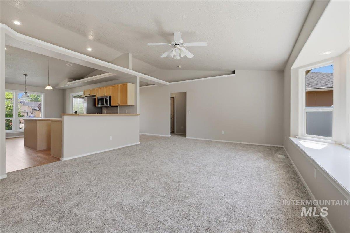 831 W Oakmont Ave, Nampa, Idaho 83686, 3 Bedrooms, 2 Bathrooms, Residential For Sale, Price $380,000,MLS 98991571
