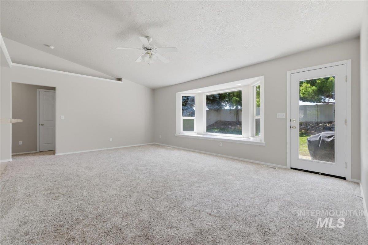831 W Oakmont Ave, Nampa, Idaho 83686, 3 Bedrooms, 2 Bathrooms, Residential For Sale, Price $380,000,MLS 98991571