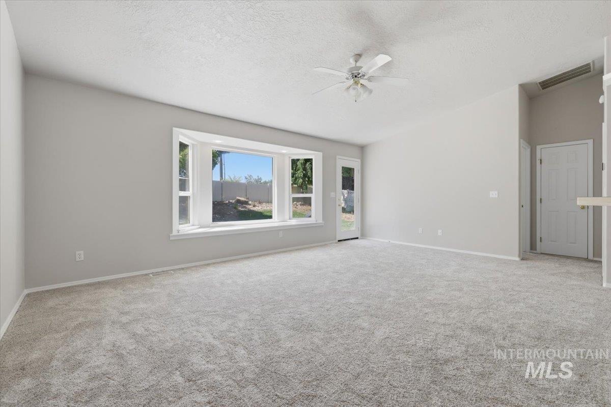 831 W Oakmont Ave, Nampa, Idaho 83686, 3 Bedrooms, 2 Bathrooms, Residential For Sale, Price $380,000,MLS 98991571