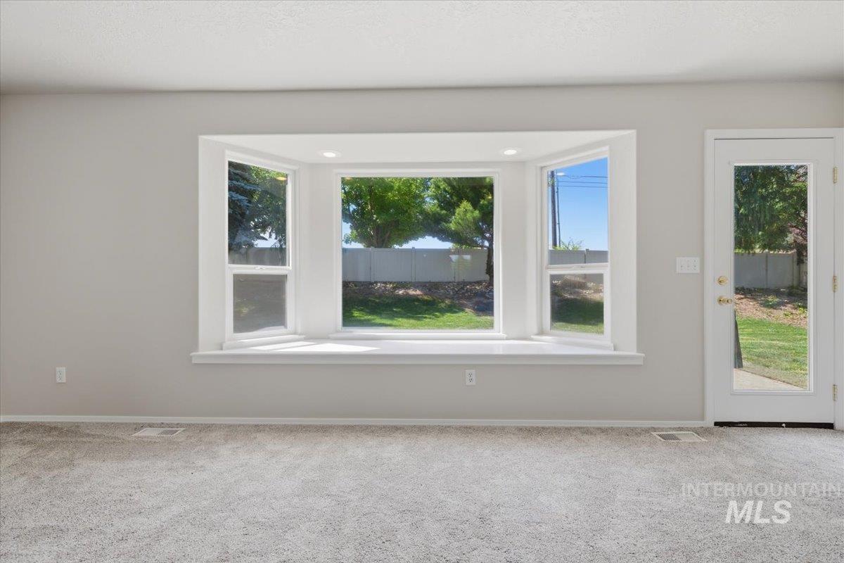 831 W Oakmont Ave, Nampa, Idaho 83686, 3 Bedrooms, 2 Bathrooms, Residential For Sale, Price $380,000,MLS 98991571