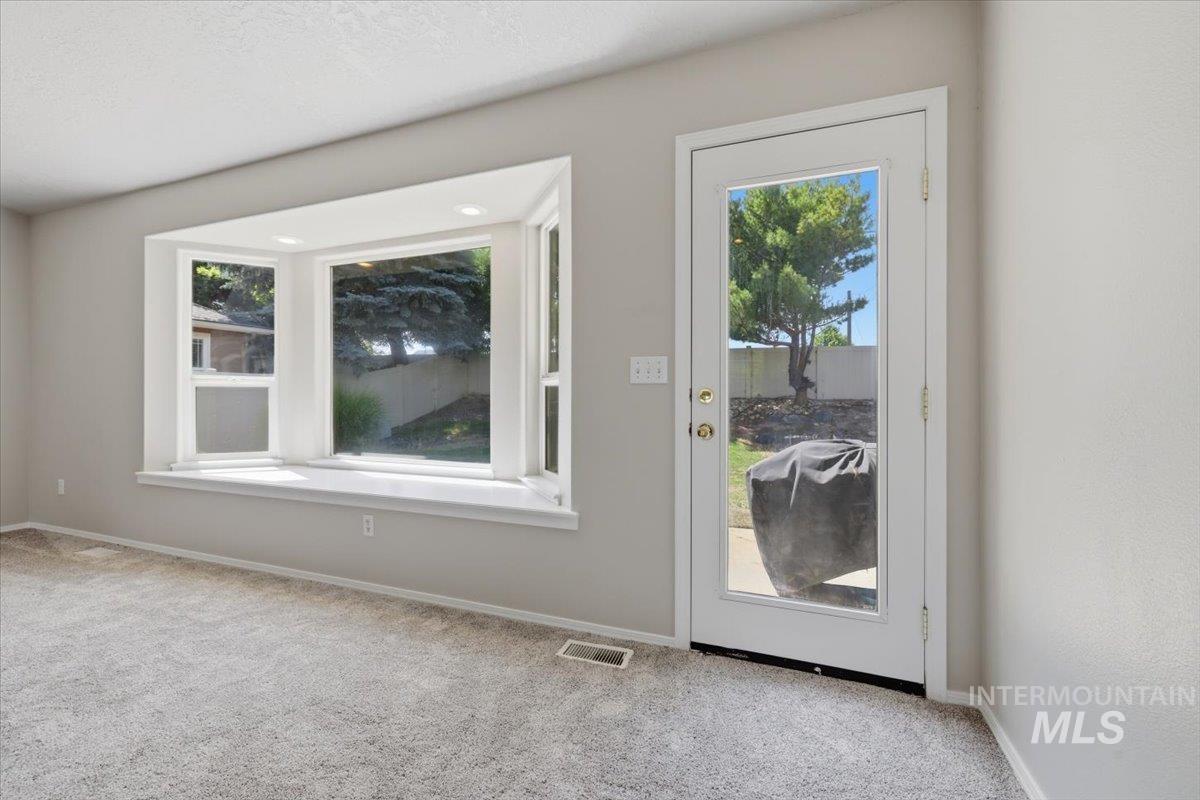 831 W Oakmont Ave, Nampa, Idaho 83686, 3 Bedrooms, 2 Bathrooms, Residential For Sale, Price $380,000,MLS 98991571