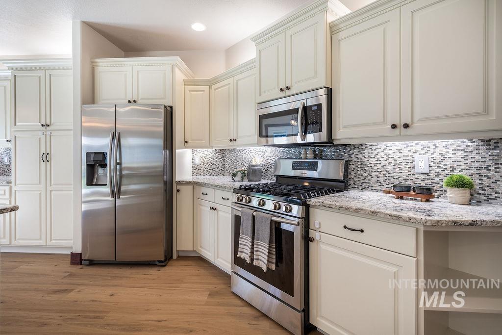 296 N Clearpoint Way, Eagle, Idaho 83616, 5 Bedrooms, 3.5 Bathrooms, Residential For Sale, Price $999,999, 98991572