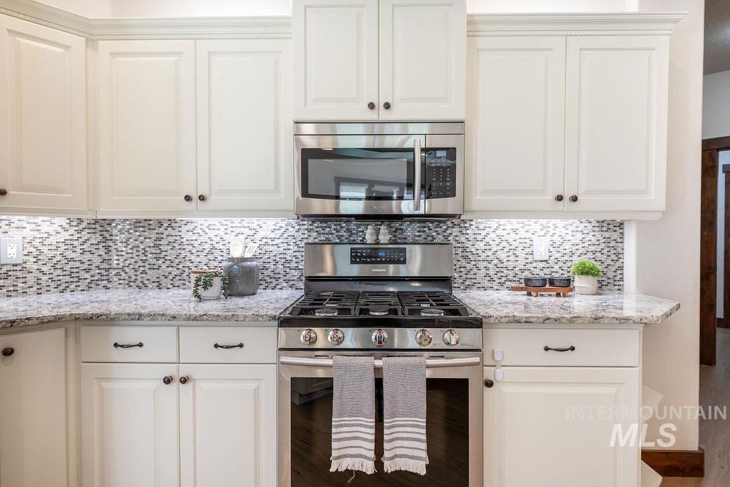 296 N Clearpoint Way, Eagle, Idaho 83616, 5 Bedrooms, 3.5 Bathrooms, Residential For Sale, Price $999,999, 98991572