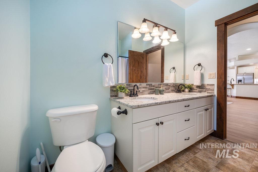 296 N Clearpoint Way, Eagle, Idaho 83616, 5 Bedrooms, 3.5 Bathrooms, Residential For Sale, Price $999,999, 98991572