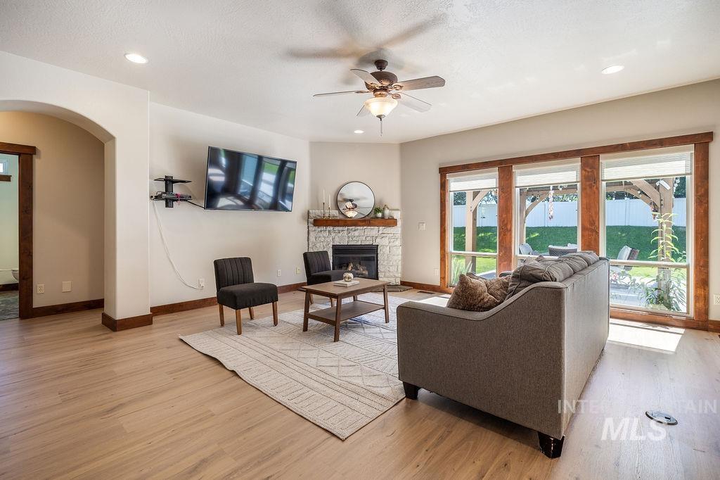 296 N Clearpoint Way, Eagle, Idaho 83616, 5 Bedrooms, 3.5 Bathrooms, Residential For Sale, Price $999,999, 98991572