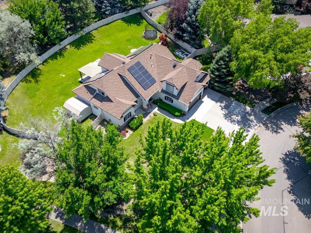 296 N Clearpoint Way, Eagle, Idaho 83616, 5 Bedrooms, 3.5 Bathrooms, Residential For Sale, Price $999,999, 98991572