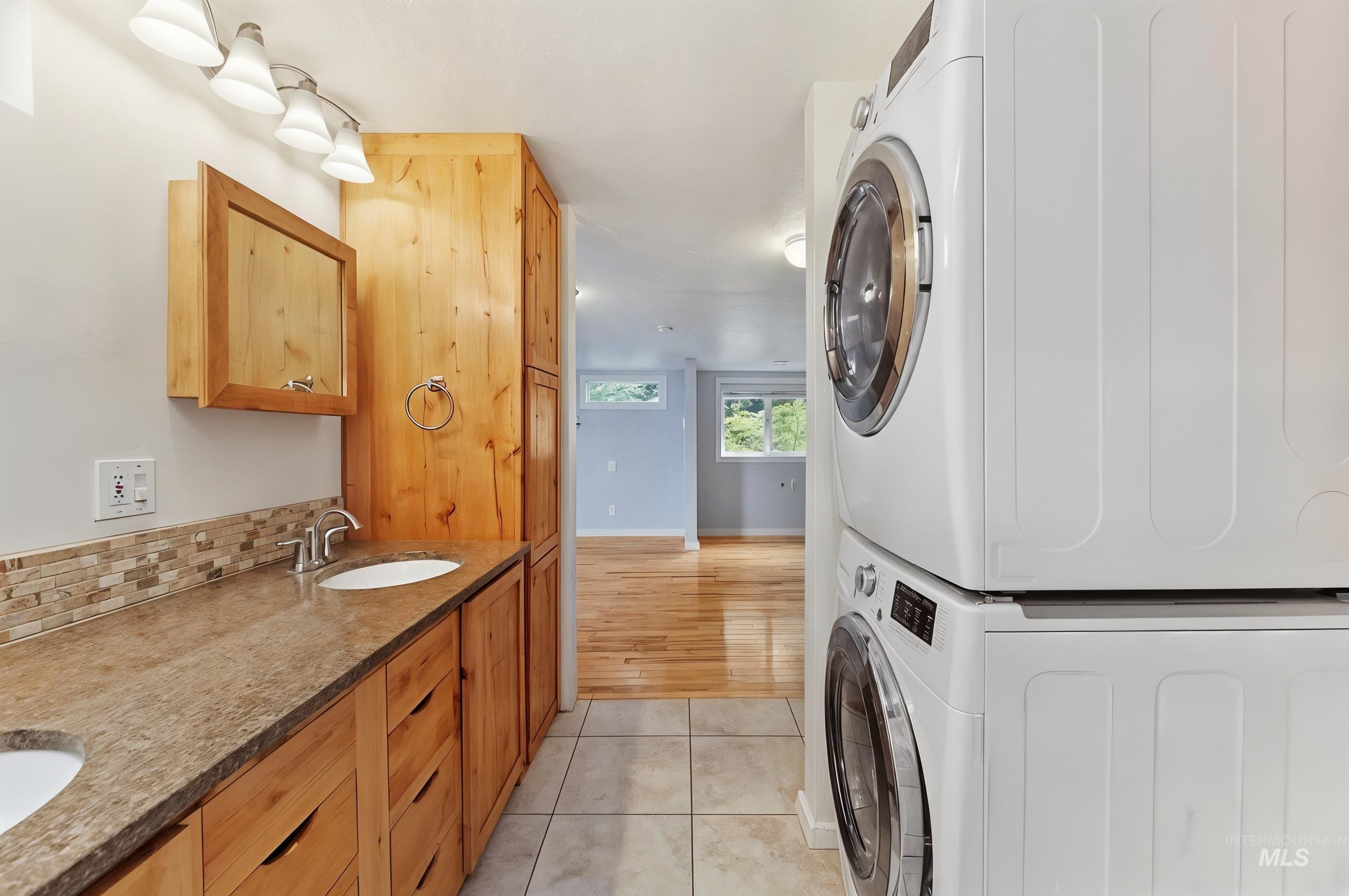 7141 W Hill Rd, Boise, Idaho 83714, 4 Bedrooms, 2 Bathrooms, Residential For Sale, Price $849,000,MLS 98991574