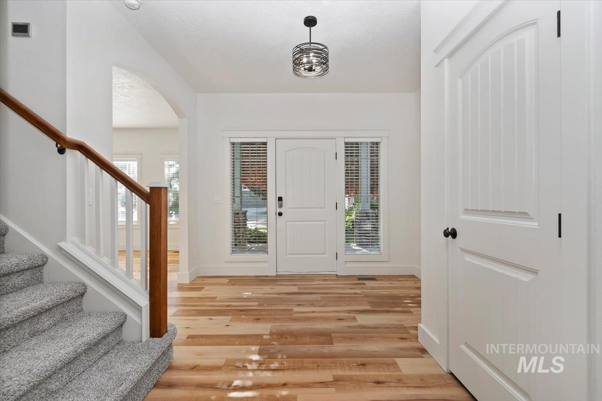 6105 S Egmont Ave., Boise, Idaho 83709, 4 Bedrooms, 2.5 Bathrooms, Residential For Sale, Price $585,000,MLS 98991576