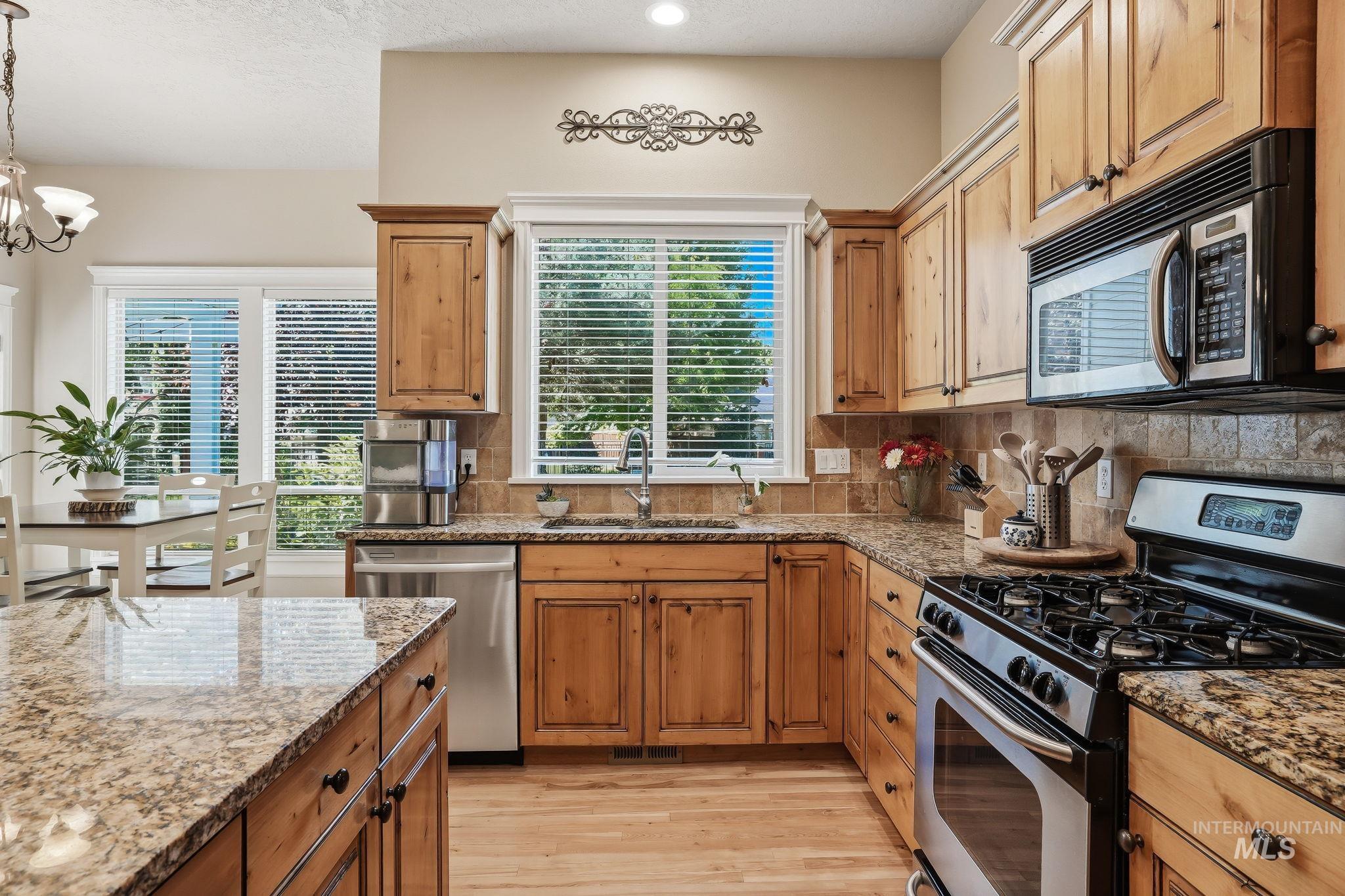 3969 N Hollymount Way, Meridian, Idaho 83646, 4 Bedrooms, 3.5 Bathrooms, Residential For Sale, Price $729,000,MLS 98991577
