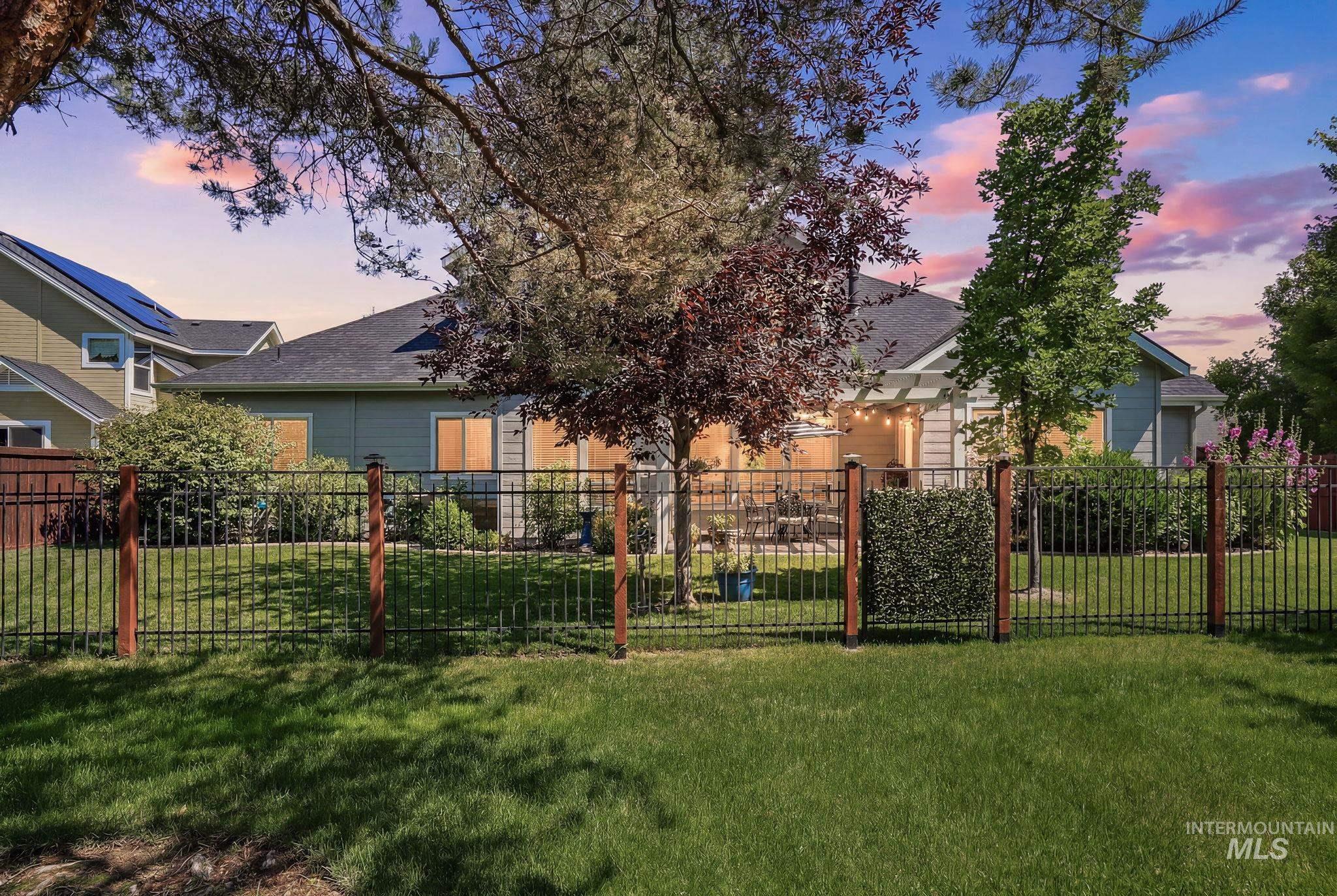 3969 N Hollymount Way, Meridian, Idaho 83646, 4 Bedrooms, 3.5 Bathrooms, Residential For Sale, Price $729,000,MLS 98991577