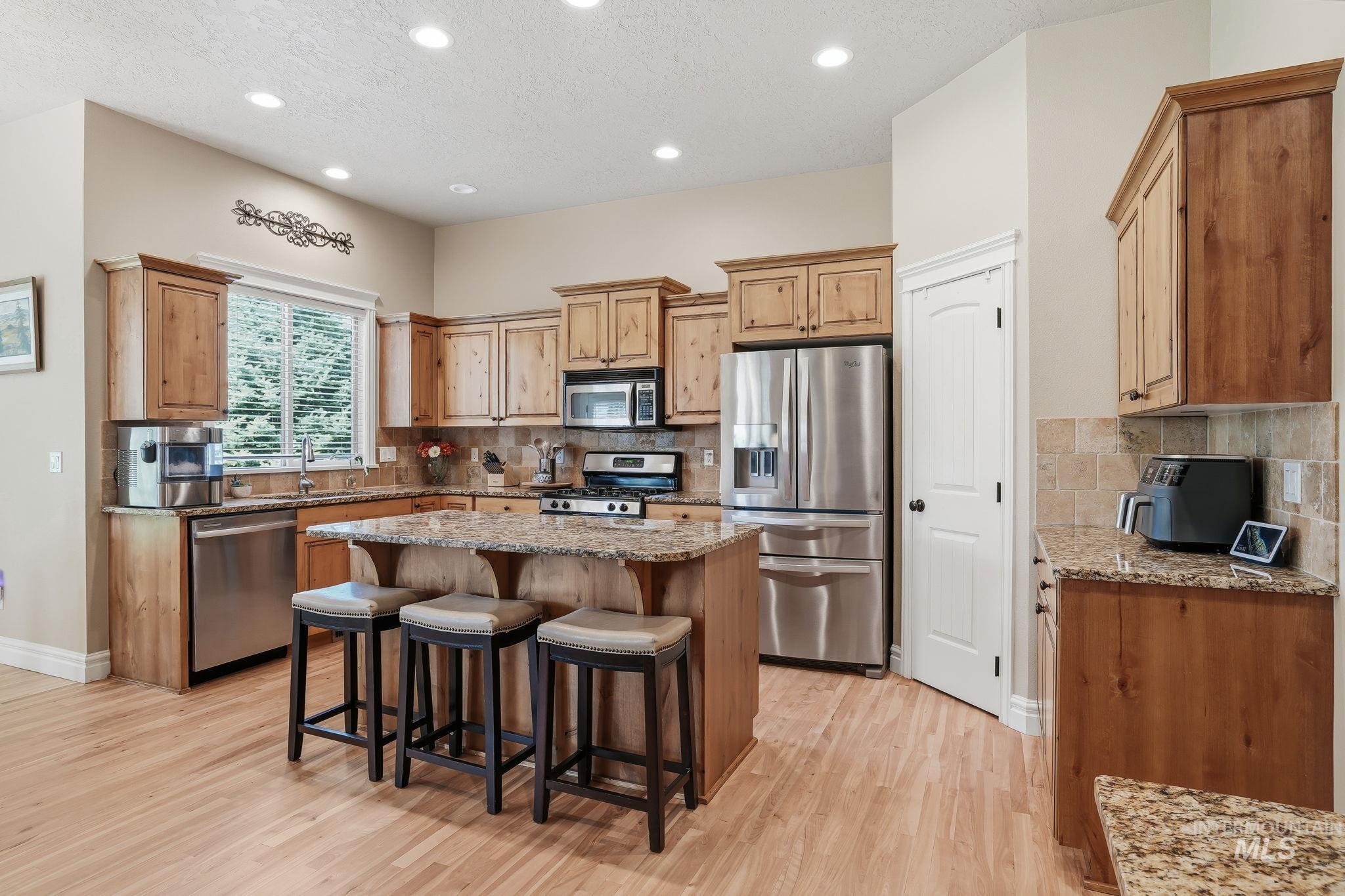 3969 N Hollymount Way, Meridian, Idaho 83646, 4 Bedrooms, 3.5 Bathrooms, Residential For Sale, Price $729,000,MLS 98991577