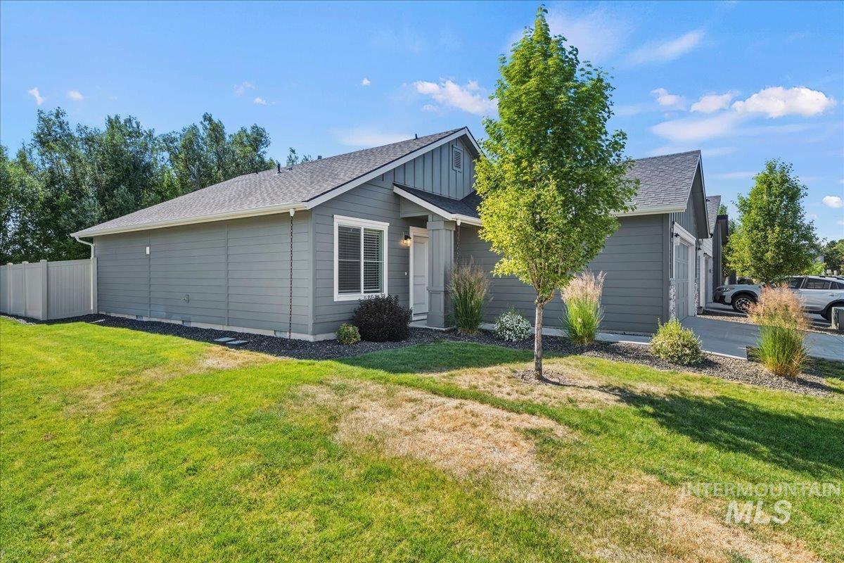 3091 S Green Forest Way, Boise, Idaho 83709, 3 Bedrooms, 2 Bathrooms, Residential For Sale, Price $434,900,MLS 98991578