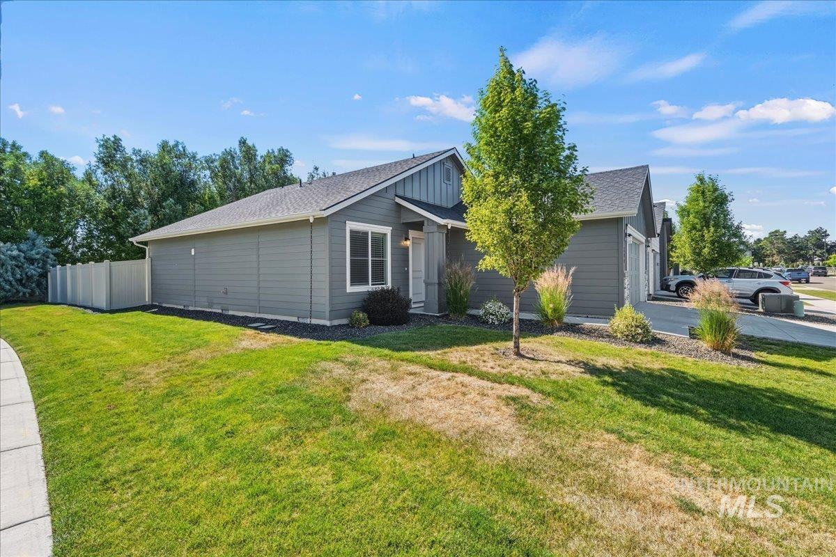 3091 S Green Forest Way, Boise, Idaho 83709, 3 Bedrooms, 2 Bathrooms, Residential For Sale, Price $434,900,MLS 98991578
