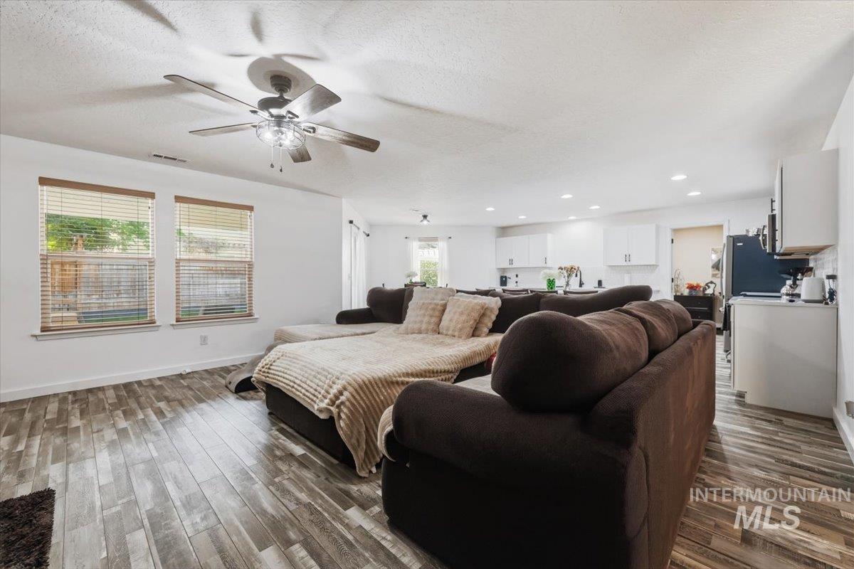 9165 W Alderberry Dr, Boise, Idaho 83709, 4 Bedrooms, 2.5 Bathrooms, Residential For Sale, Price $530,000,MLS 98991580