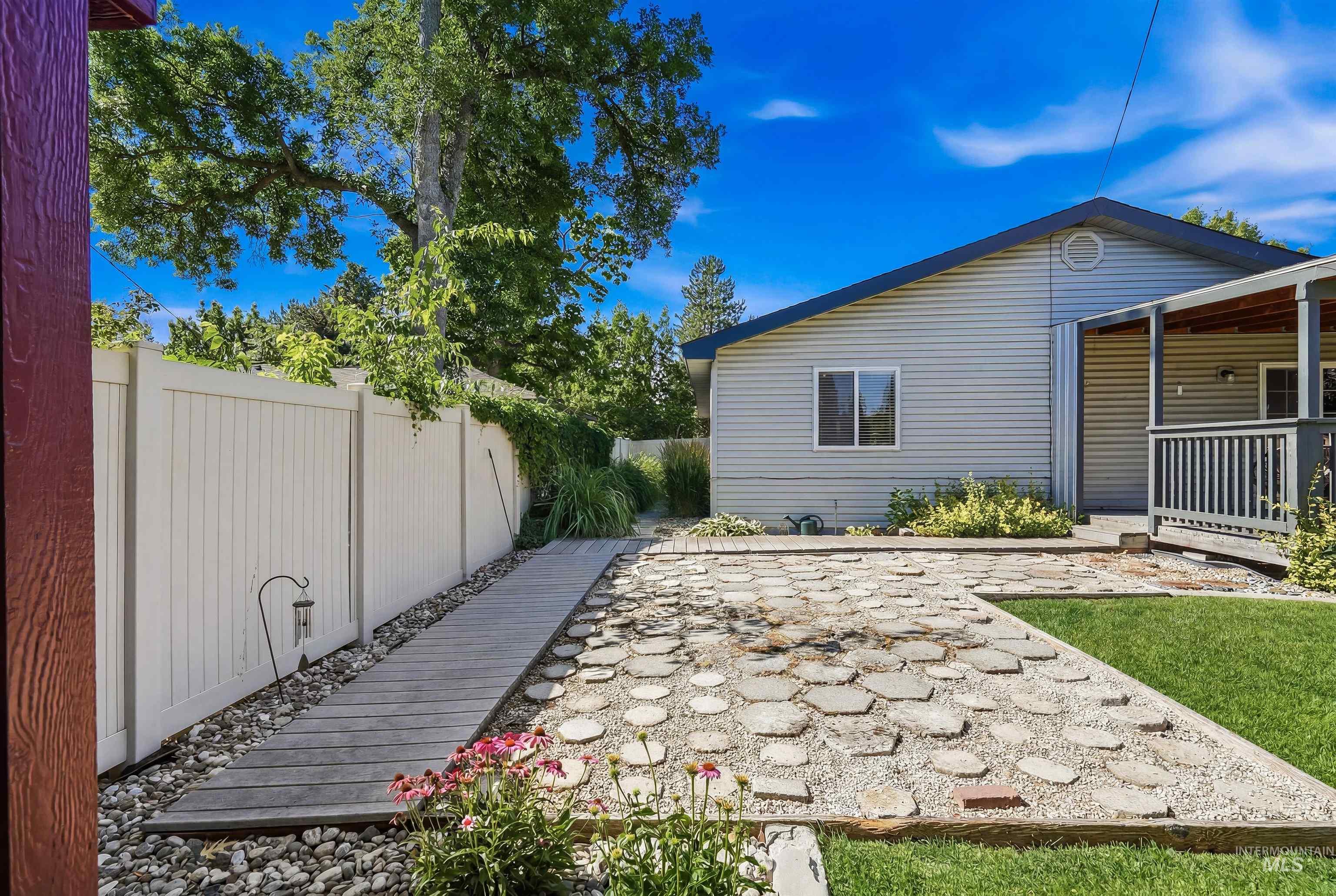 5702 W Freemont St, Boise, Idaho 83706, 4 Bedrooms, 2 Bathrooms, Residential For Sale, Price $499,900,MLS 98991582