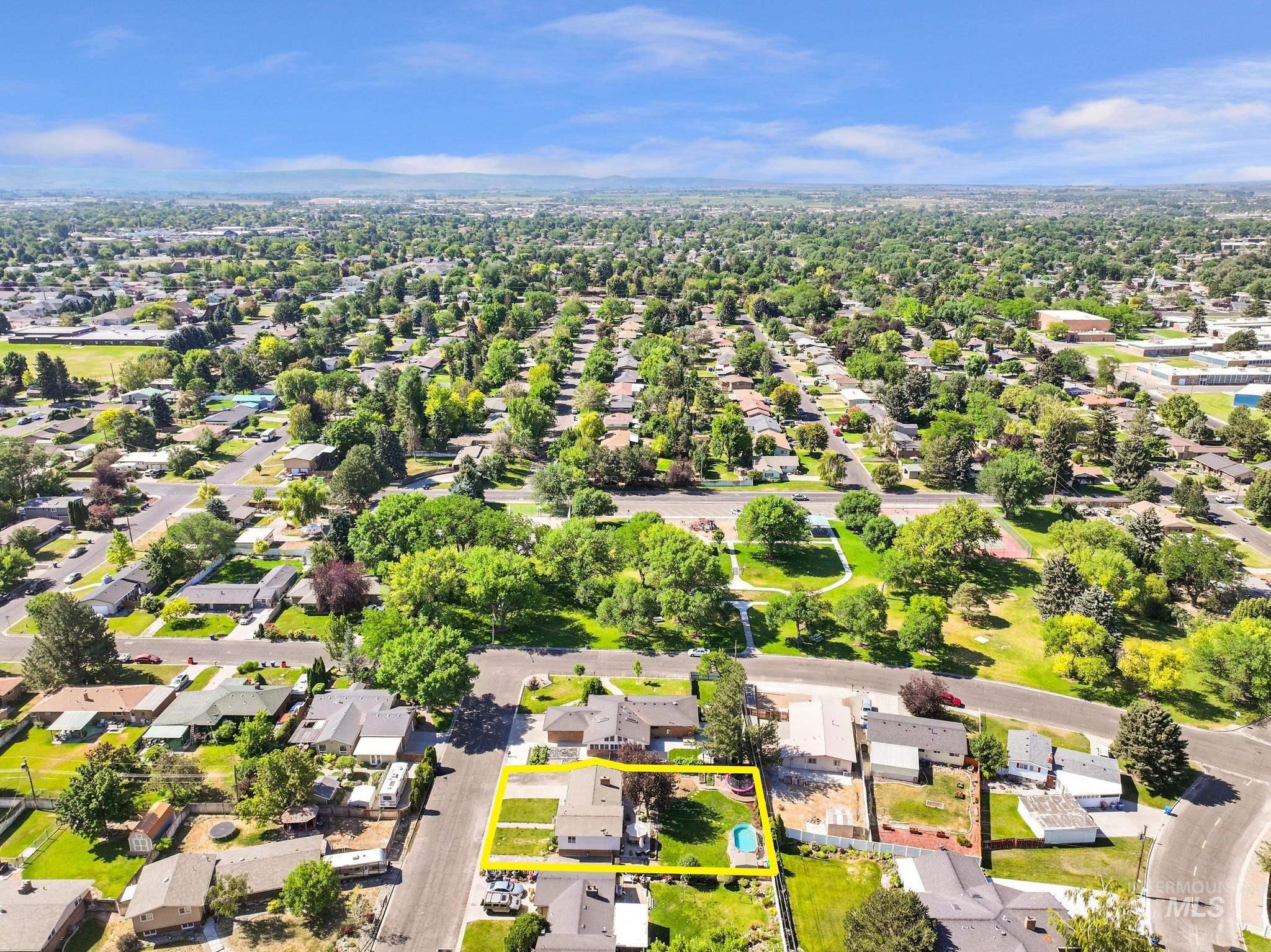 771 El Monte St., Twin Falls, Idaho 83301, 4 Bedrooms, 2 Bathrooms, Residential For Sale, Price $359,900,MLS 98991588