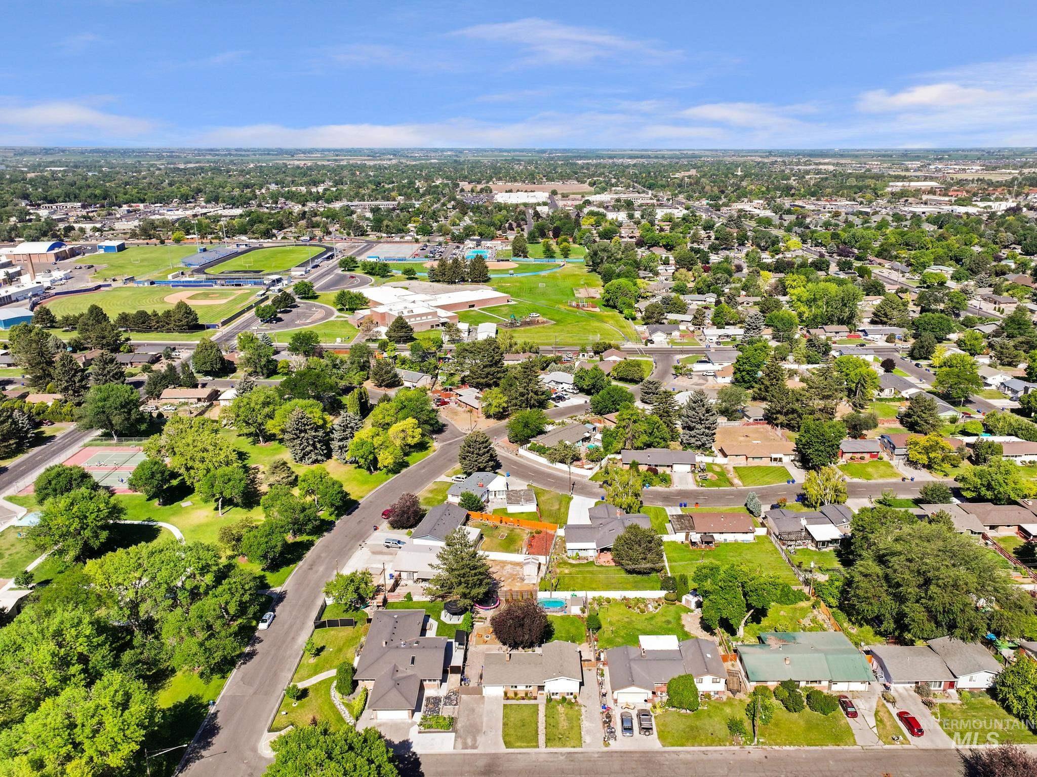 771 El Monte St., Twin Falls, Idaho 83301, 4 Bedrooms, 2 Bathrooms, Residential For Sale, Price $359,900,MLS 98991588