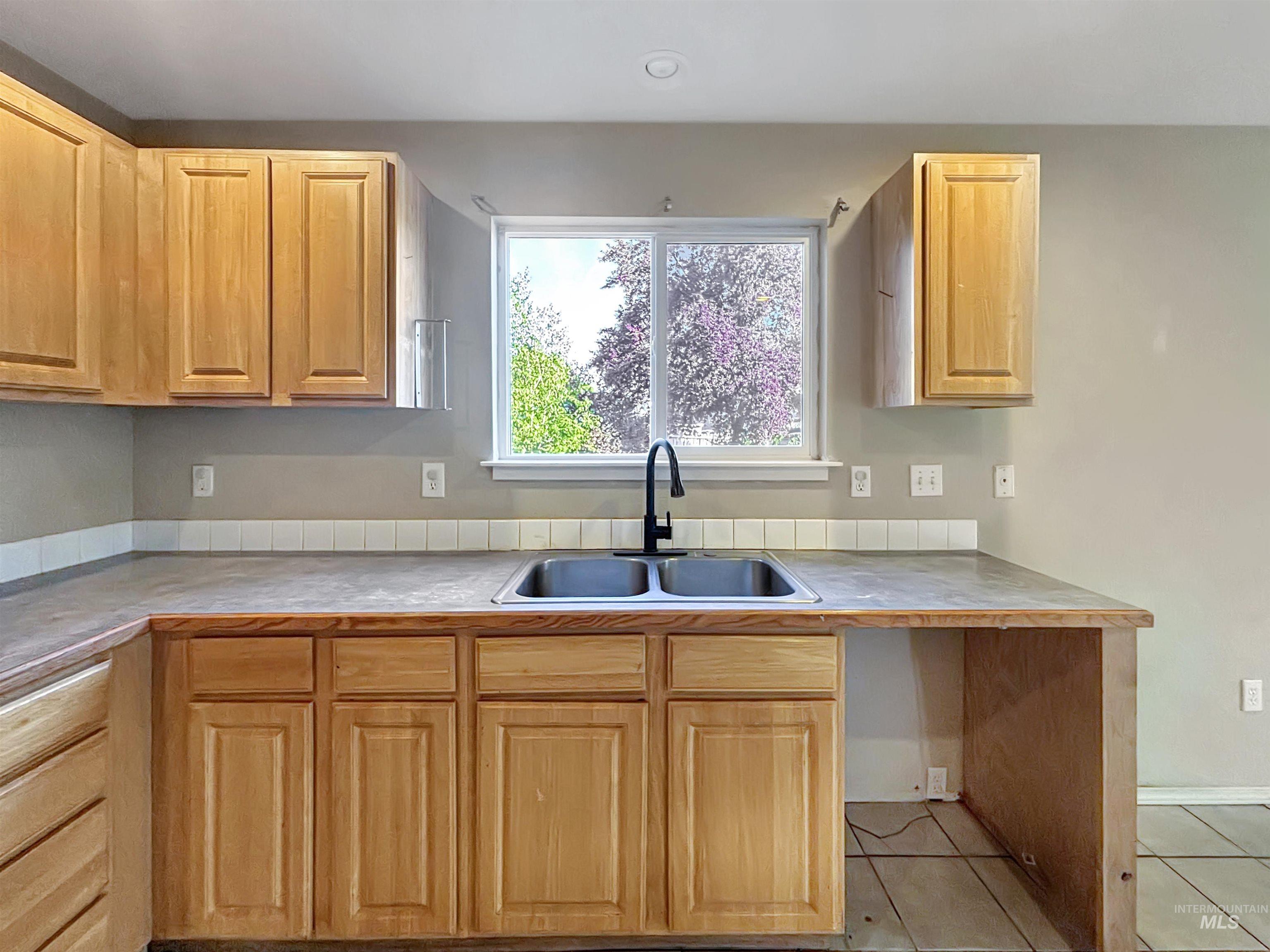 118 Parkland Way, Caldwell, Idaho 83605, 5 Bedrooms, 2.5 Bathrooms, Residential For Sale, Price $379,900,MLS 98991592