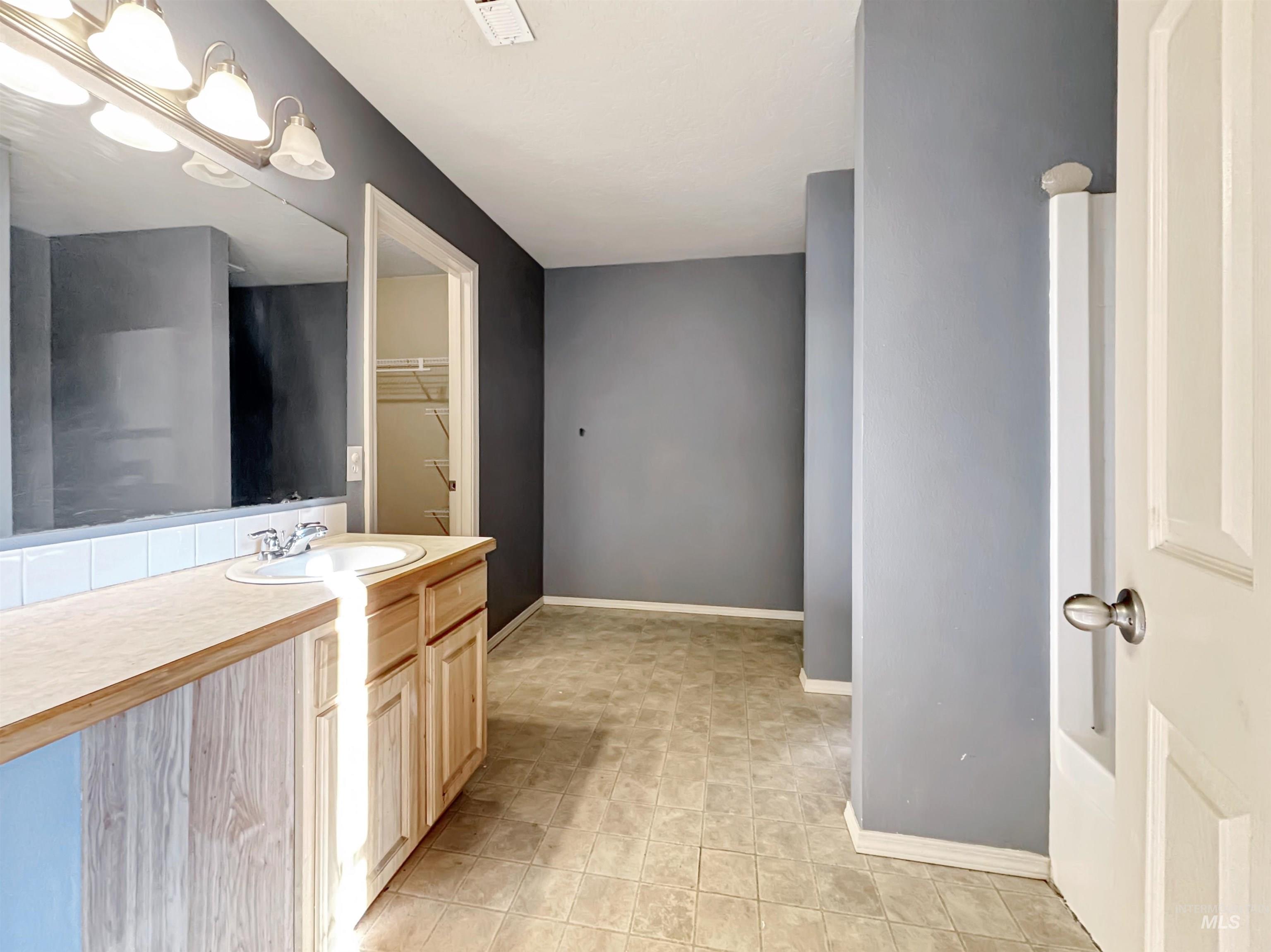 118 Parkland Way, Caldwell, Idaho 83605, 5 Bedrooms, 2.5 Bathrooms, Residential For Sale, Price $379,900,MLS 98991592