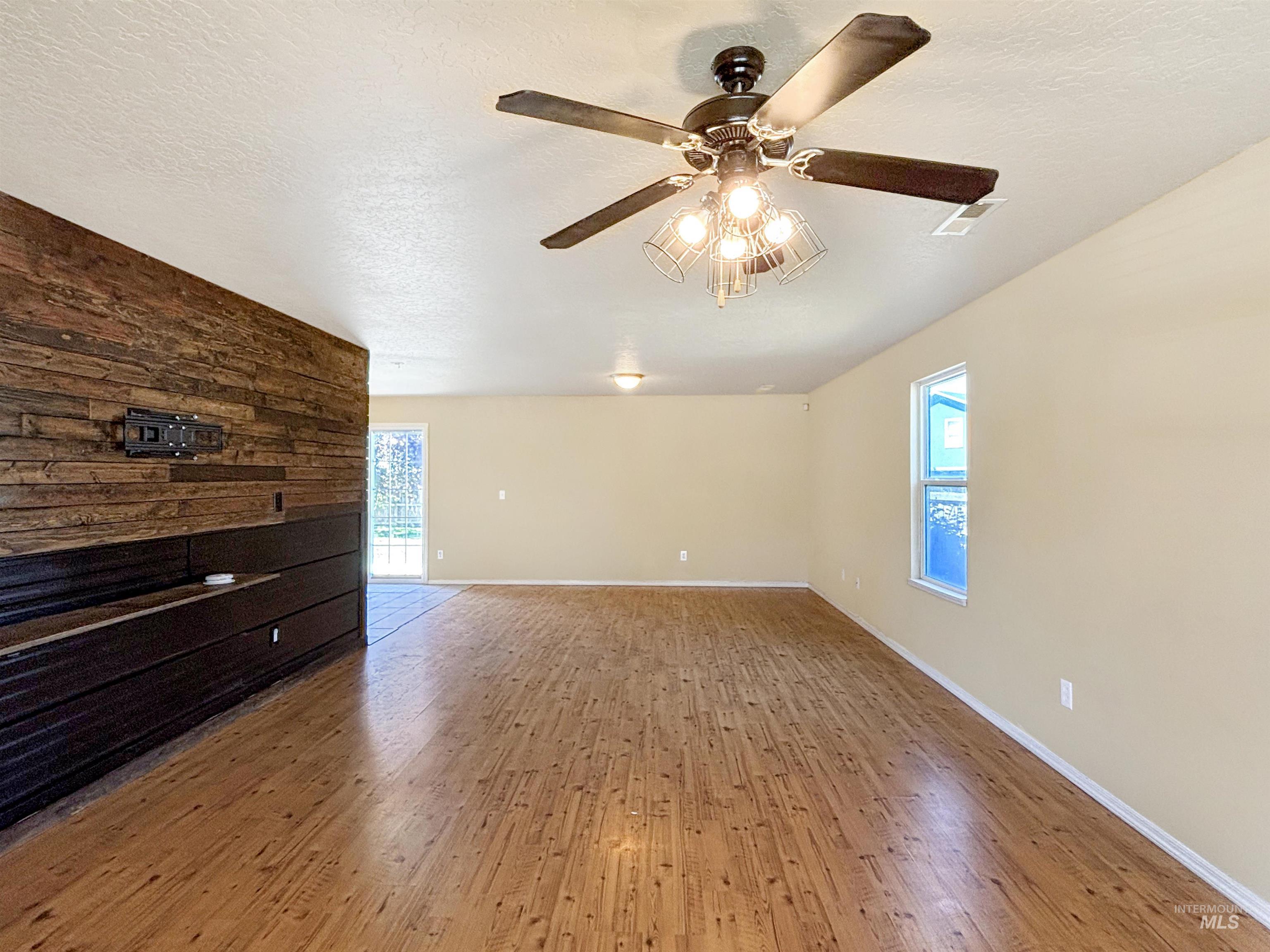 118 Parkland Way, Caldwell, Idaho 83605, 5 Bedrooms, 2.5 Bathrooms, Residential For Sale, Price $379,900,MLS 98991592