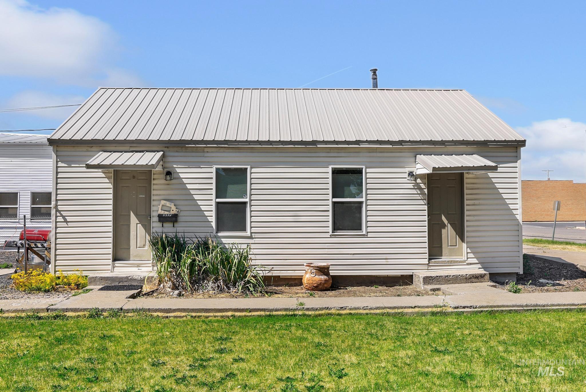 317 Idaho Street, Gooding, Idaho 83330, 2 Bedrooms, 1 Bathroom, Residential For Sale, Price $199,900, 98991603