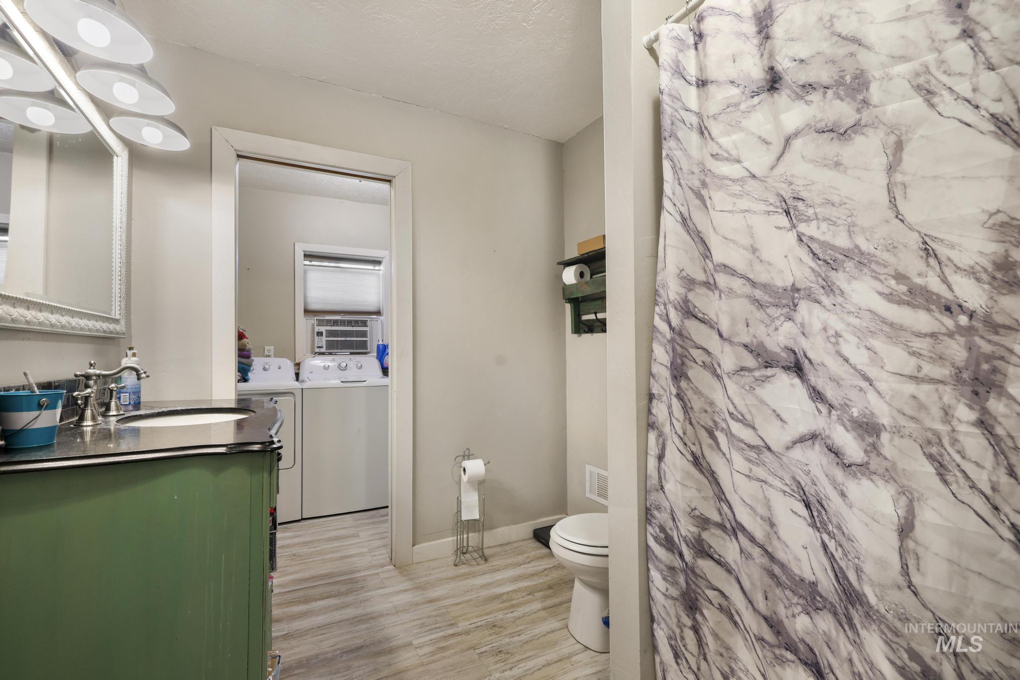 317 Idaho Street, Gooding, Idaho 83330, 2 Bedrooms, 1 Bathroom, Residential For Sale, Price $199,900, 98991603