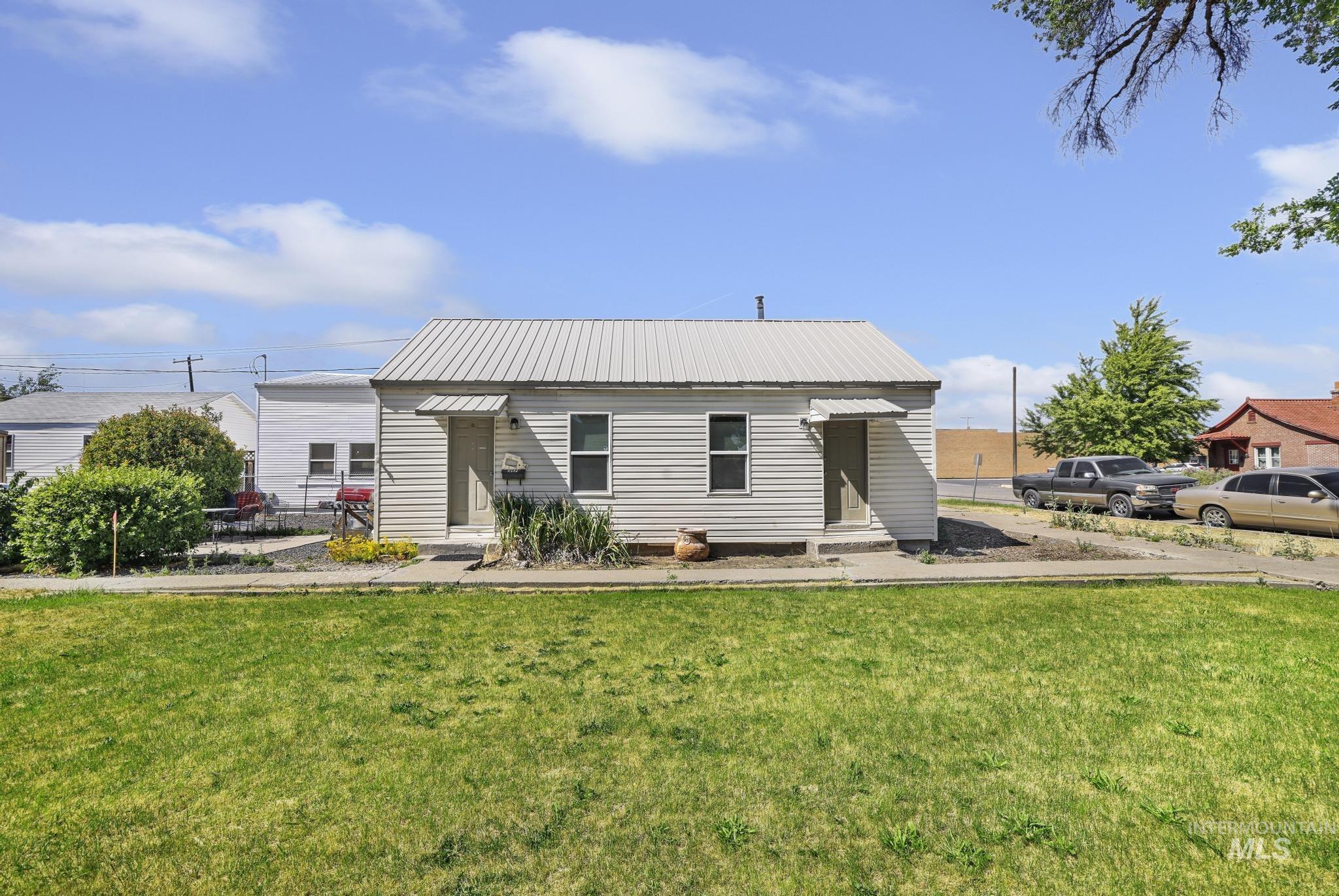 317 Idaho Street, Gooding, Idaho 83330, 2 Bedrooms, 1 Bathroom, Residential For Sale, Price $199,900, 98991603